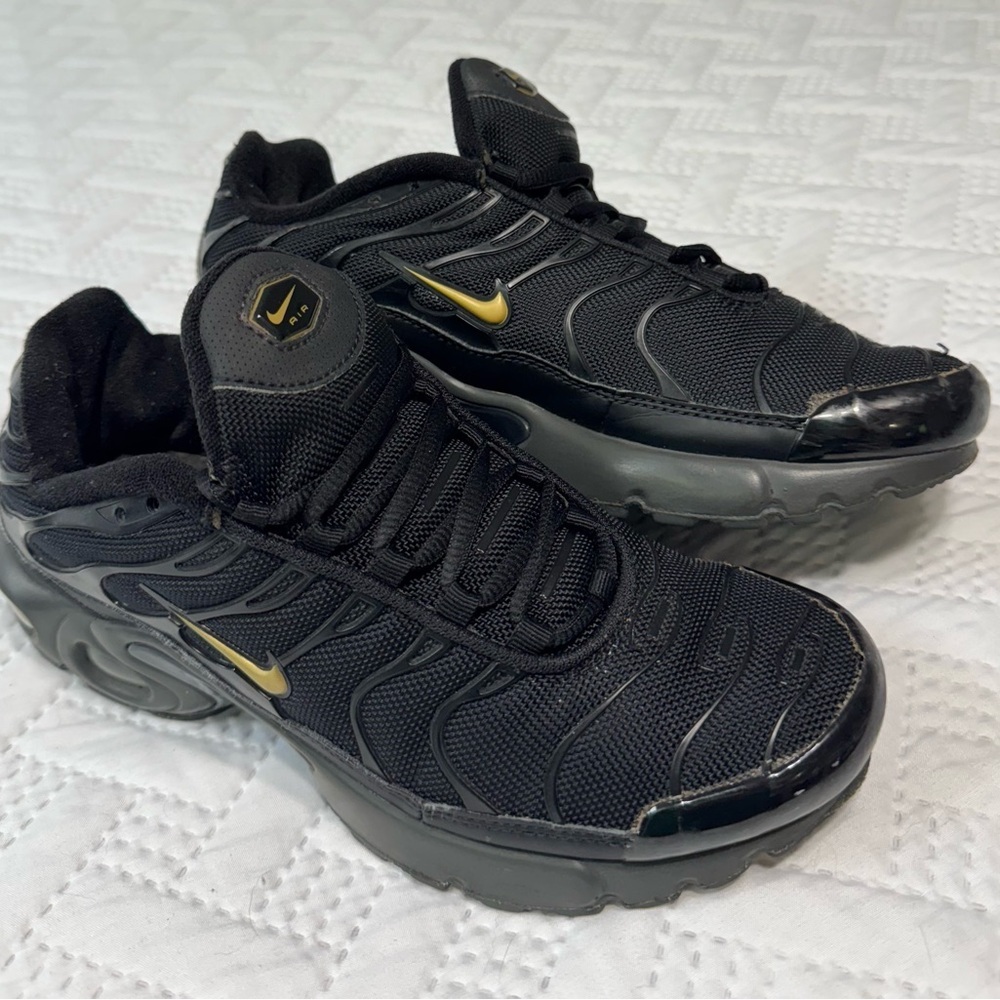 Nike Air Plus TN Black Grey Sneakers Gold Details US 6.5Y Woman 8 - Picture 3 of 13